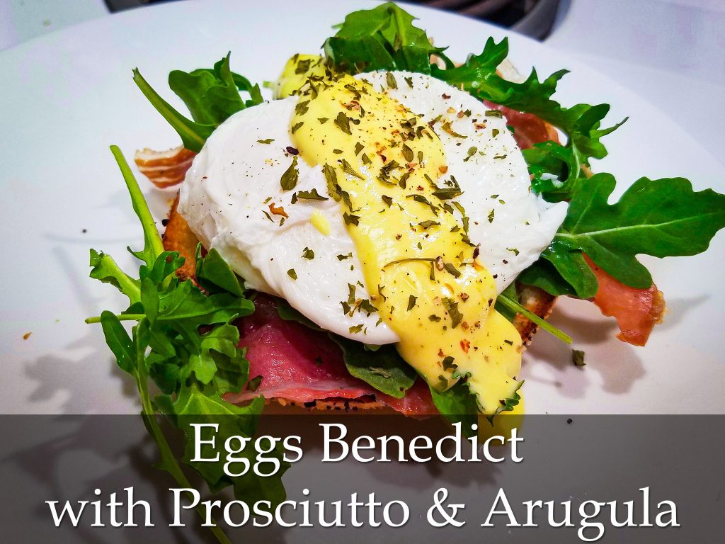 Eggs benedict with prosciutto and arugula