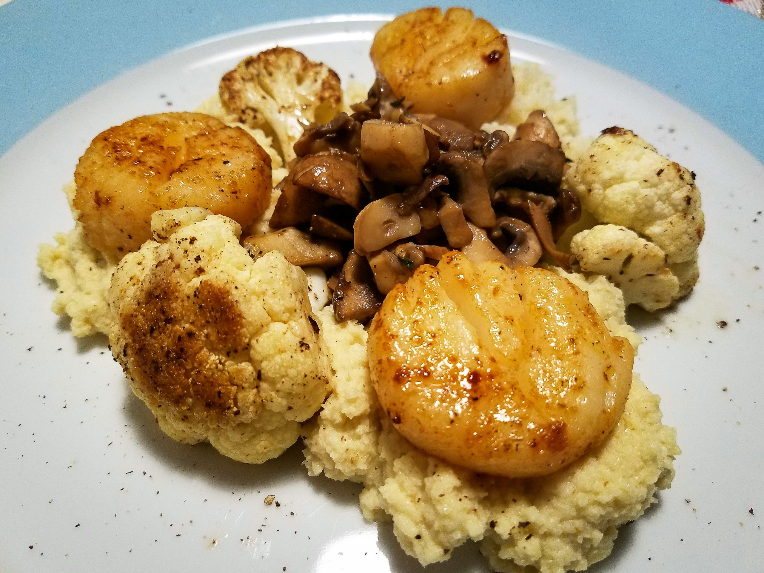 Seared Scallops with Cauliflower Puree | GradFood