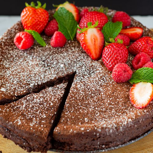 Decadent Flourless Chocolate Cake | GradFood