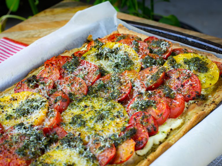 Roasted Pesto Tomato Tart | GradFood